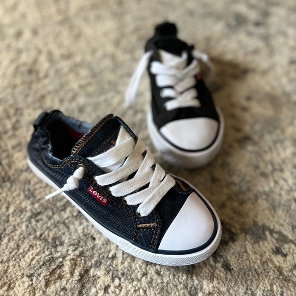Youth size 12 mix and match Levi shoes - Picture 1 of 7